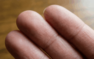 Galaxy、Pixel、Xperia、AQUOS、スマホ、指紋認証、フィルム、ガラスフィルム、画面保護、認証、セキュリティ、ロック解除、指紋、画面内指紋認証、超音波式、光学式、静電容量式、背面認証、側面認証、乾燥