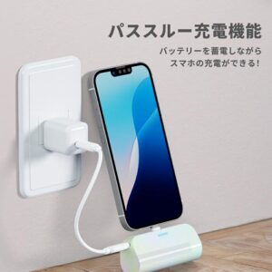 ケーブル不要でスマートフォンに直挿しできるモバイルバッテリーのパススルー充電機能の説明画像