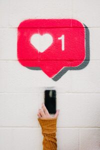 Instagram、X、Facebook、いいね、スマホ、写真、バズる